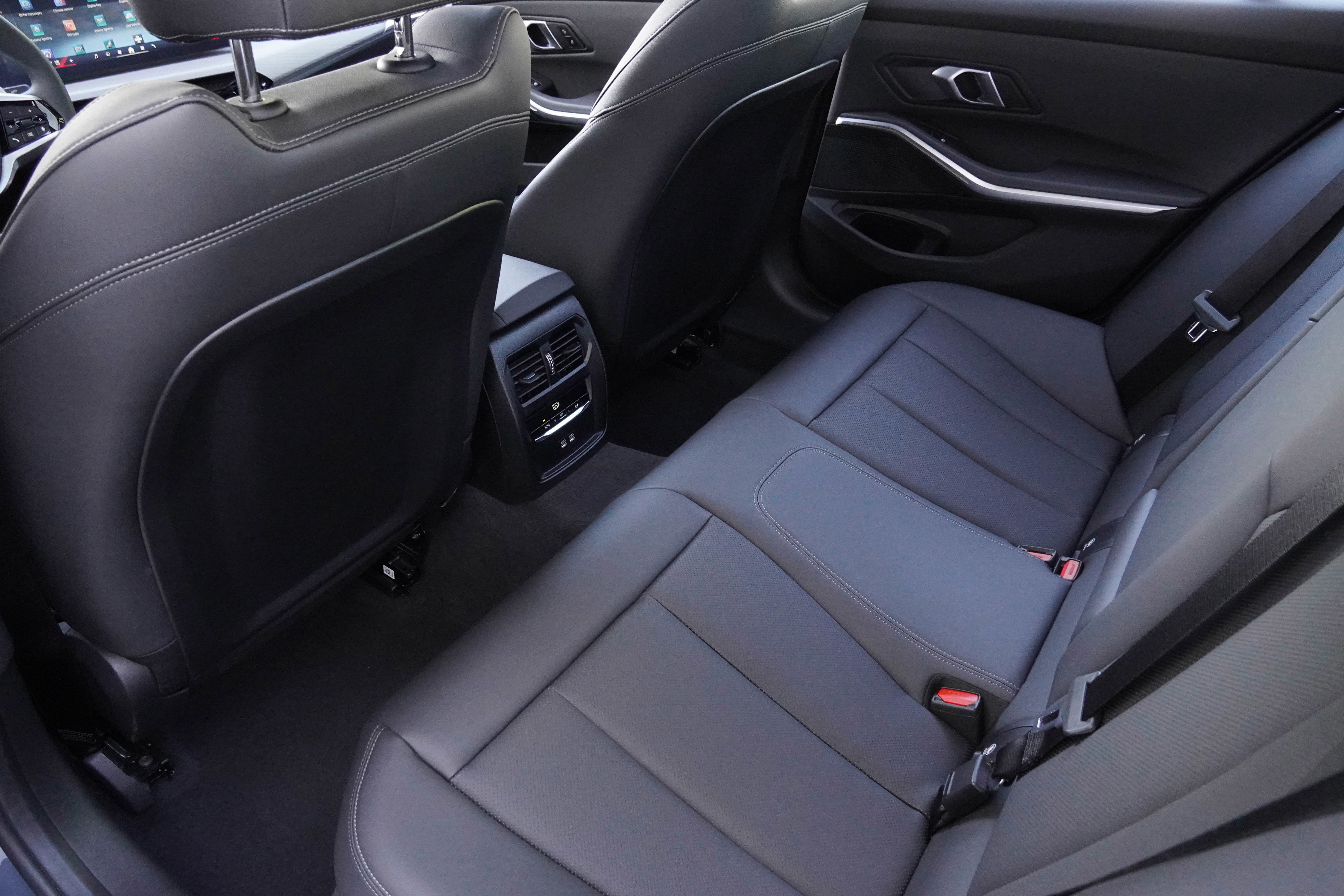 Certified 2025 BMW 330i Sedan RWD image 35