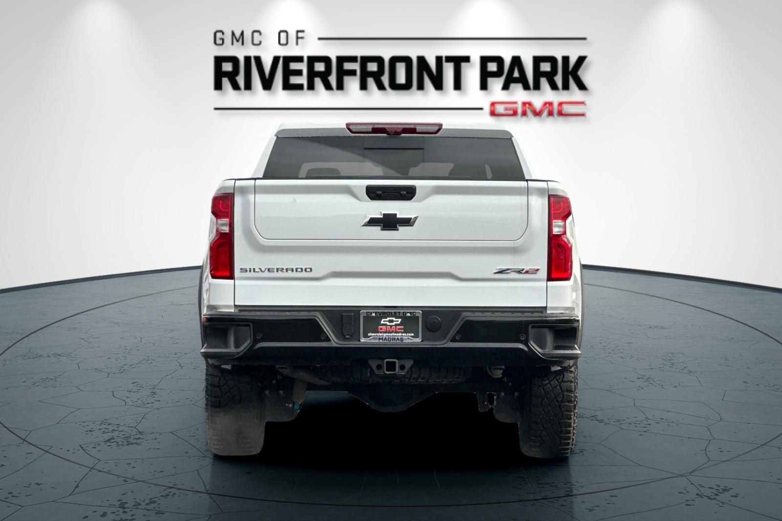 Used 2025 Chevrolet Silverado 1500 ZR2 w/ Technology Package image 4