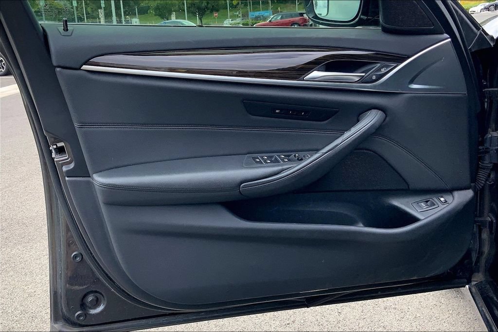 Used 2018 BMW 530e RWD image 19