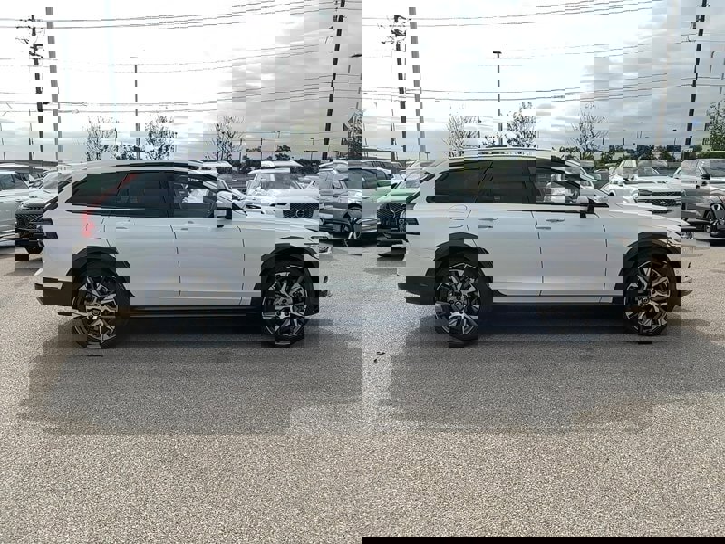 New 2025 Volvo V90 B6 Cross Country Ultra w/ Protection Package Premier image 6