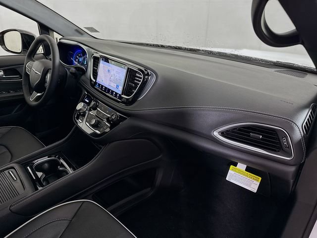 New 2026 Chrysler Pacifica Limited w/ Uconnect Theater Family Group image 30