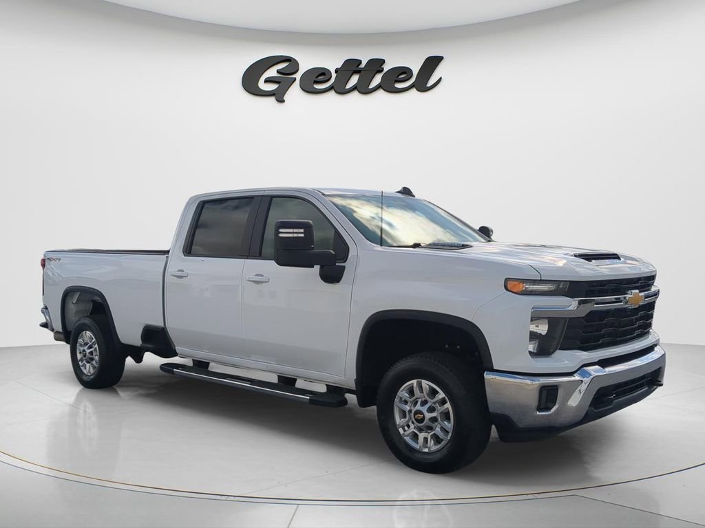 Used 2025 Chevrolet Silverado 2500 LT w/ Convenience Package AWD/4WD image 3