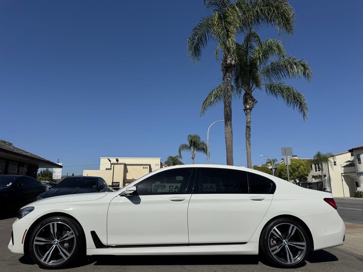 Used 2018 BMW 740i image 2