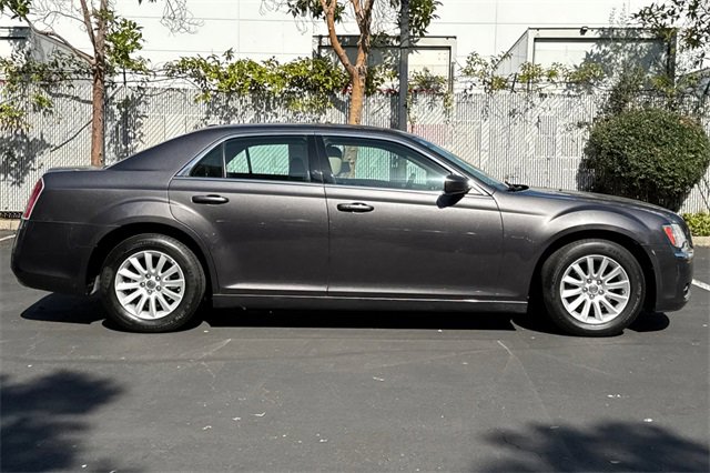 Used 2014 Chrysler 300 image 3