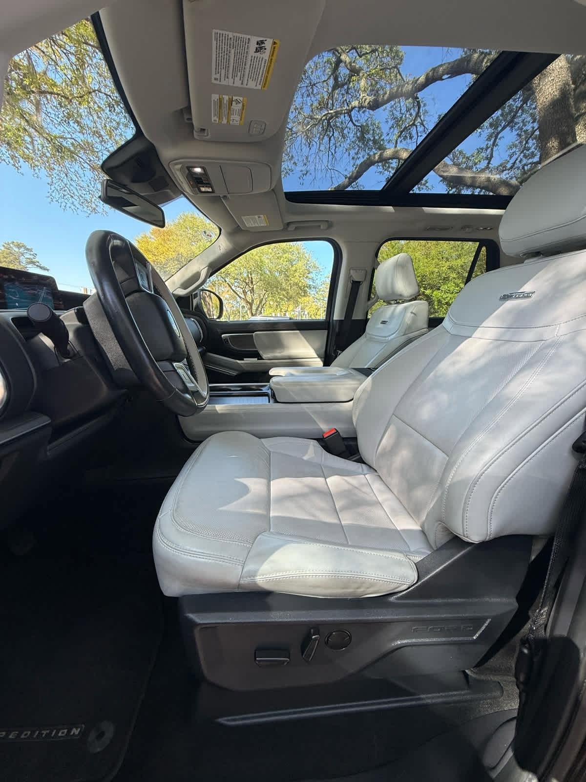 Used 2025 Ford Expedition Platinum image 10
