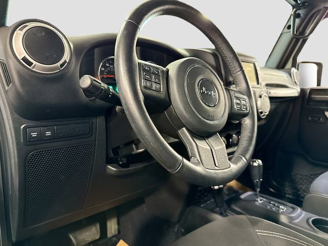 Used 2016 Jeep Wrangler Unlimited Rubicon w/ Connectivity Group image 10