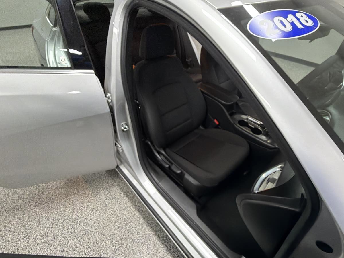 Used 2018 Chevrolet Malibu LT image 27
