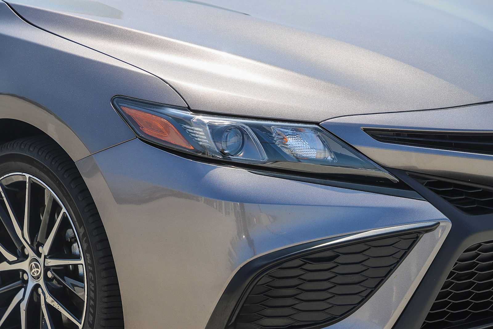 Used 2024 Toyota Camry SE w/ Audio Upgrade Package FWD image 4
