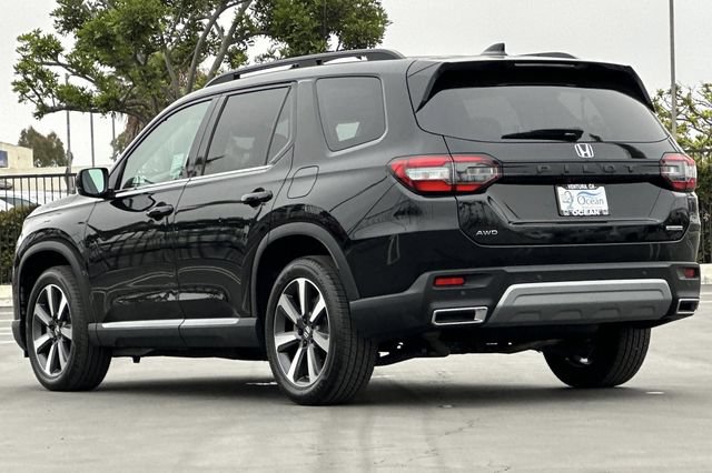 Used 2025 Honda Pilot Touring image 6