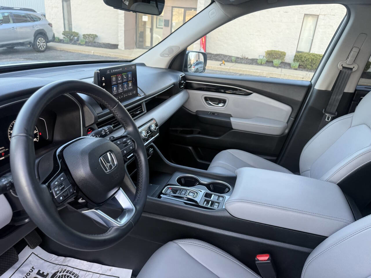 Used 2025 Honda Pilot Touring image 17