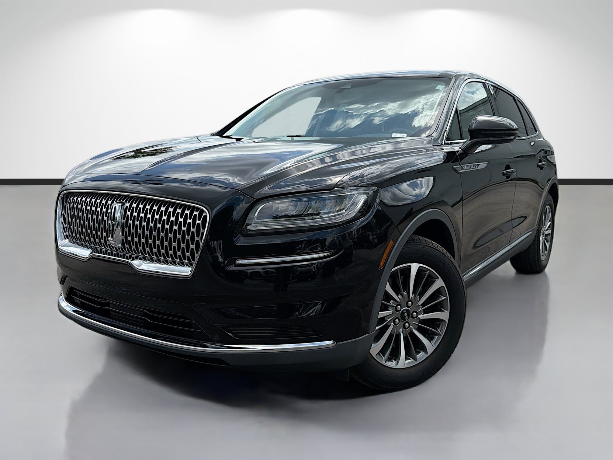 Used 2022 Lincoln Nautilus FWD w/ Premium Package image 1