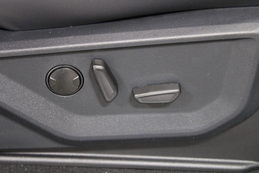 New 2026 Ford F250 Lariat w/ Black Appearance Package image 28