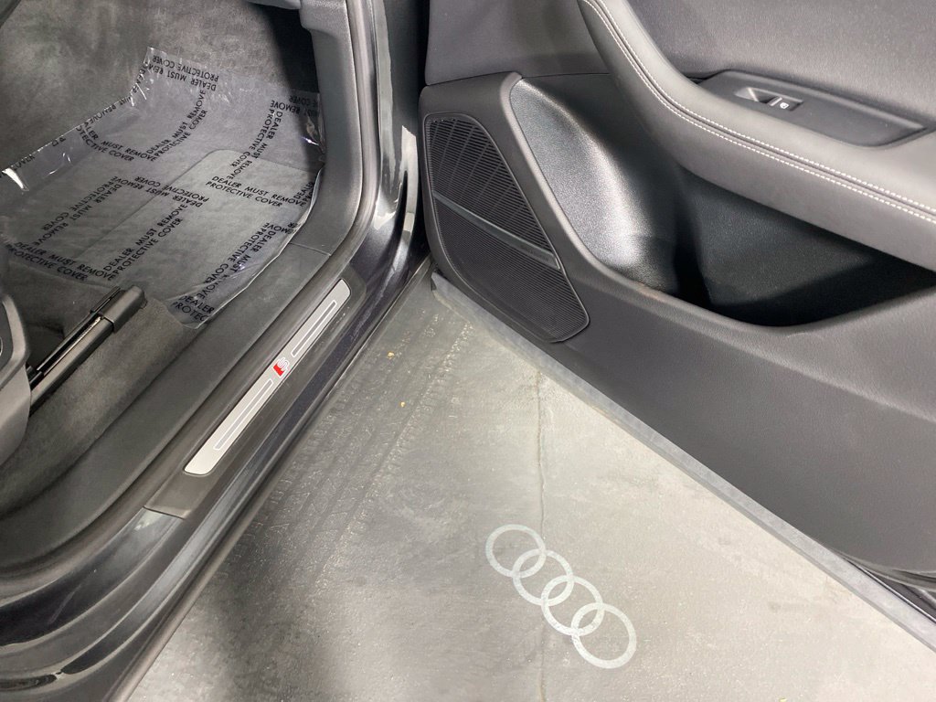 Used 2023 Audi Q8 Prestige w/ Prestige Package AWD/4WD image 31