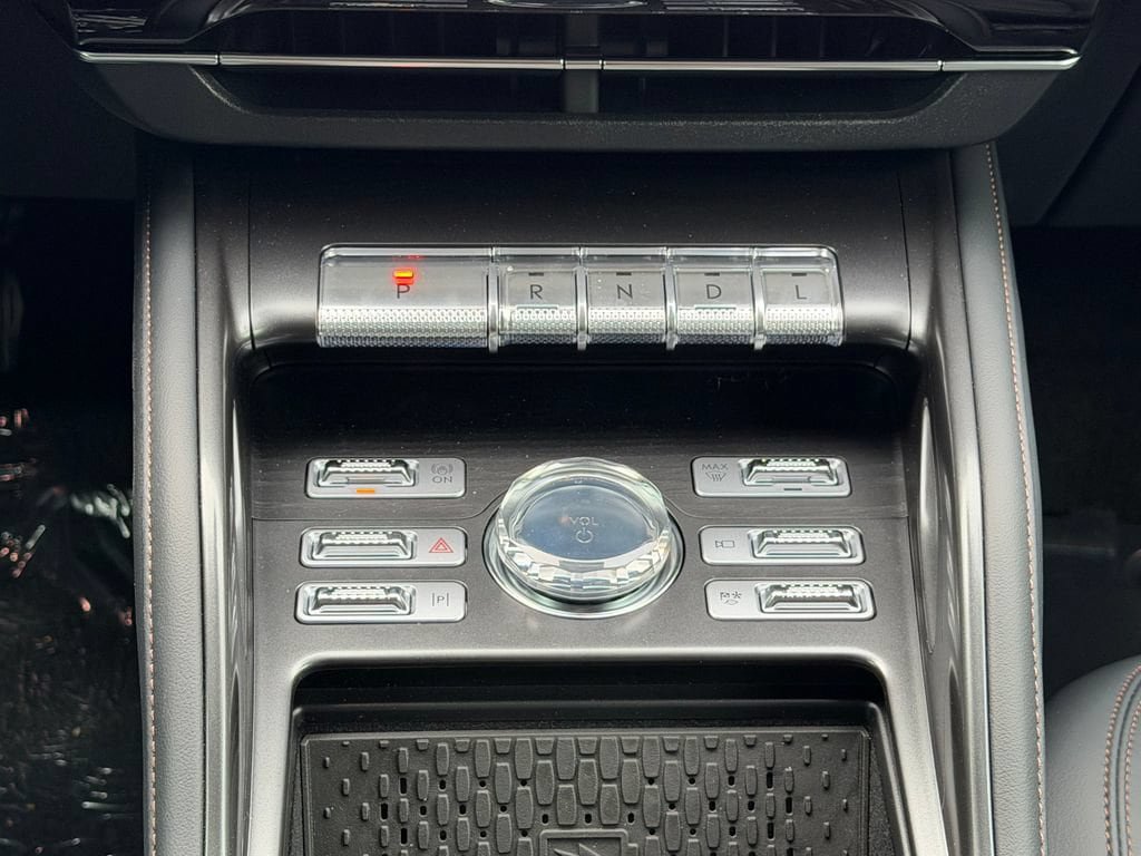 New 2026 Lincoln Nautilus Reserve AWD/4WD image 12