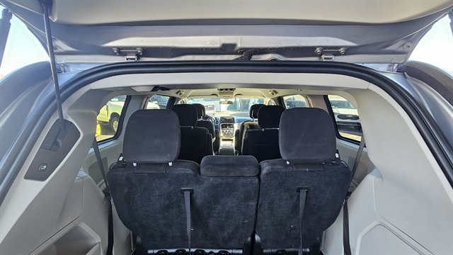 Used 2016 Dodge Grand Caravan SXT FWD image 27
