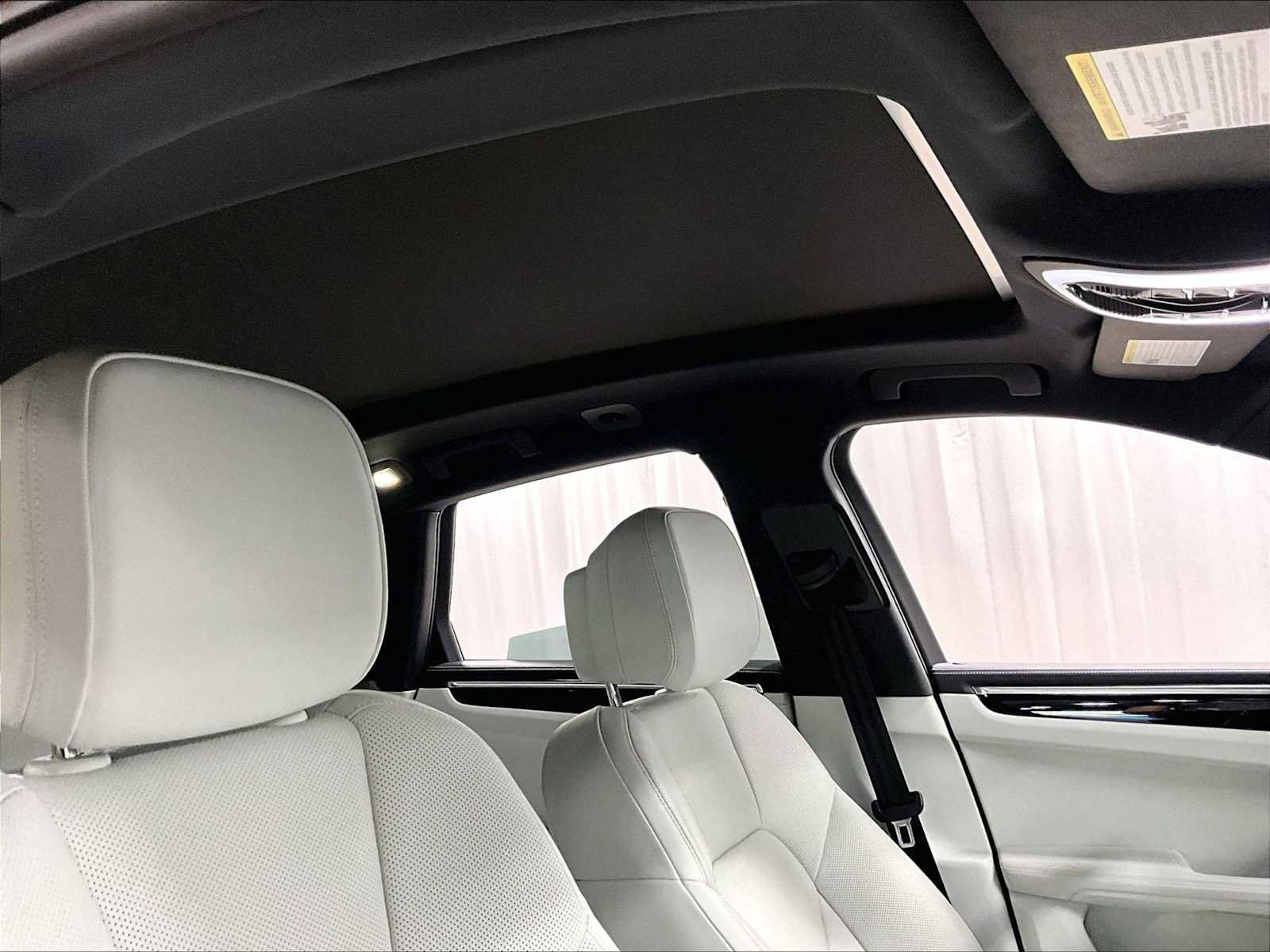 Used 2025 Porsche Macan image 26