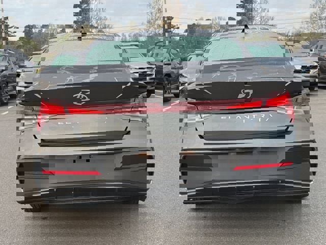 Used 2024 Hyundai Elantra SEL image 4