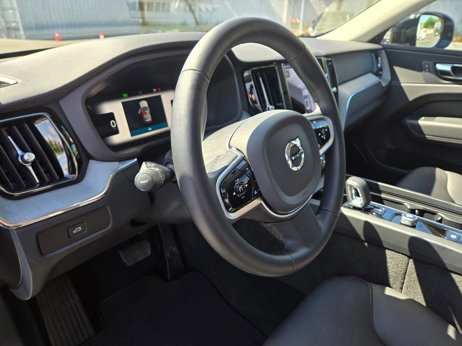 Certified 2025 Volvo XC60 B5 Plus AWD/4WD image 11