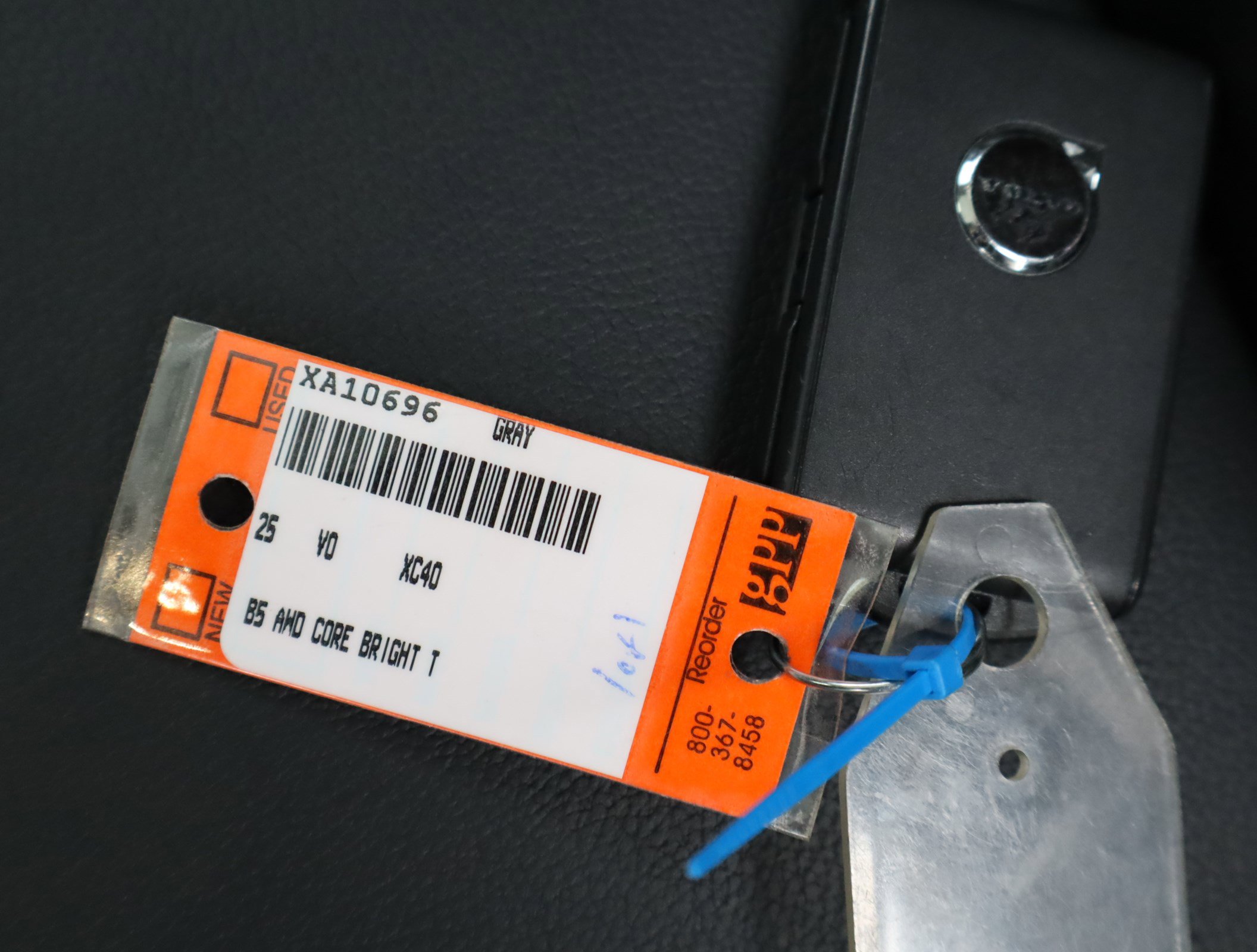 Certified 2025 Volvo XC40 B5 Core image 41