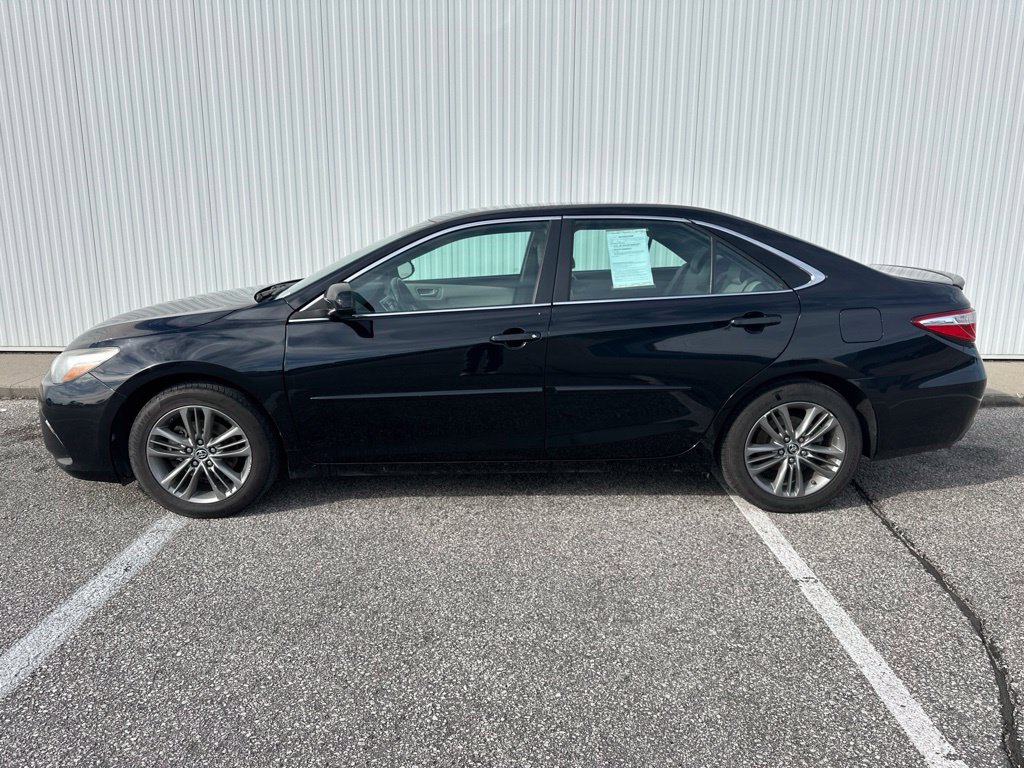 Used 2015 Toyota Camry SE FWD image 3