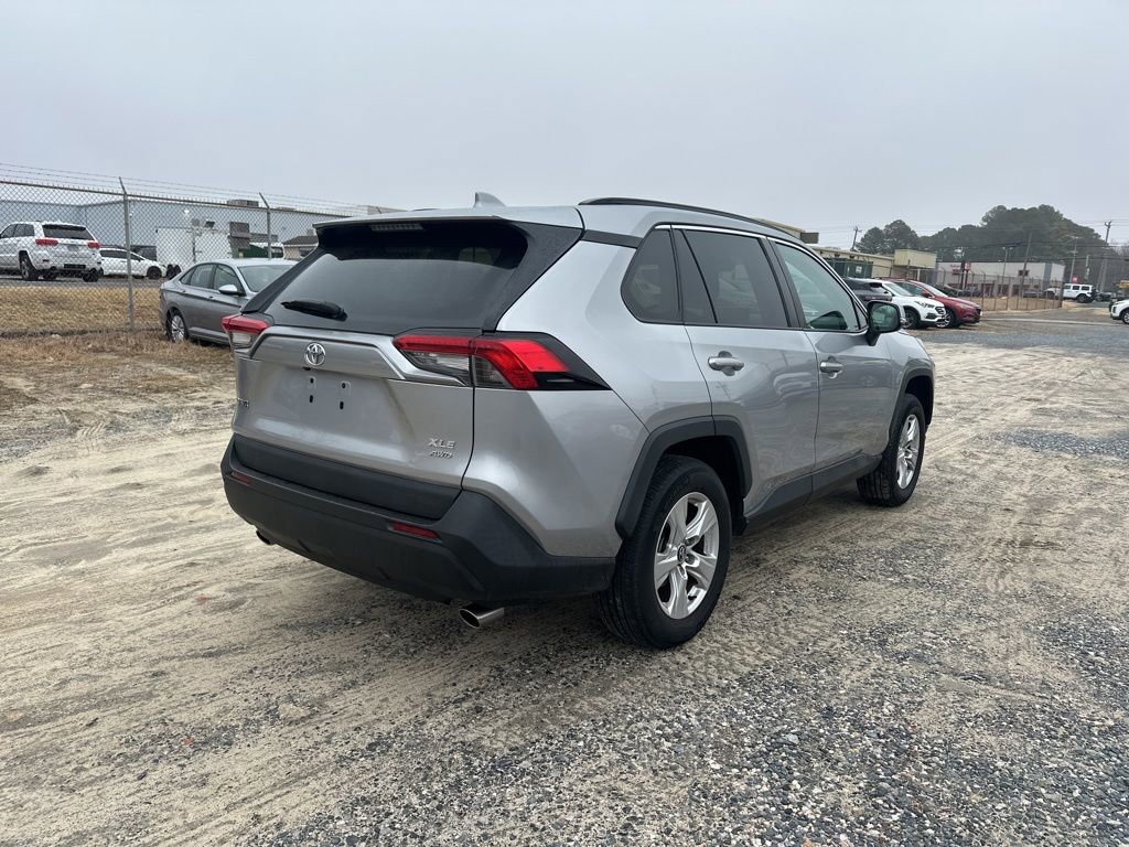 Used 2021 Toyota RAV4 XLE w/ Convenience Package image 5
