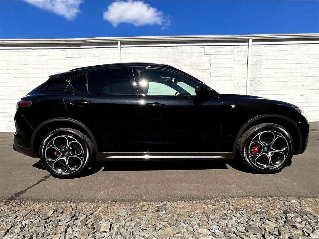 Used 2024 Alfa Romeo Stelvio Ti image 6