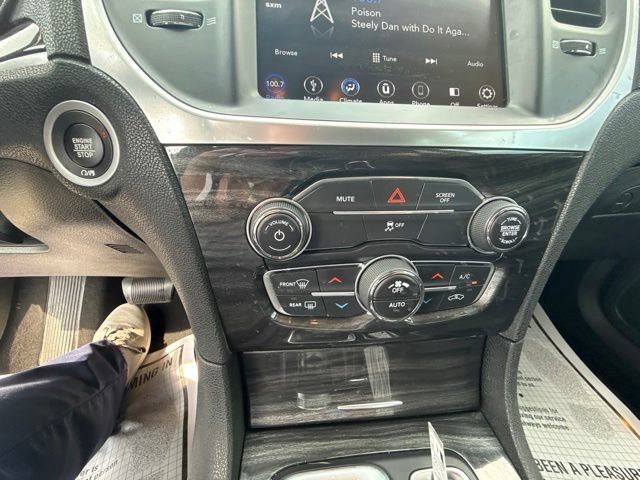 Used 2019 Chrysler 300 Touring w/ Chrome Appearance Package RWD image 22
