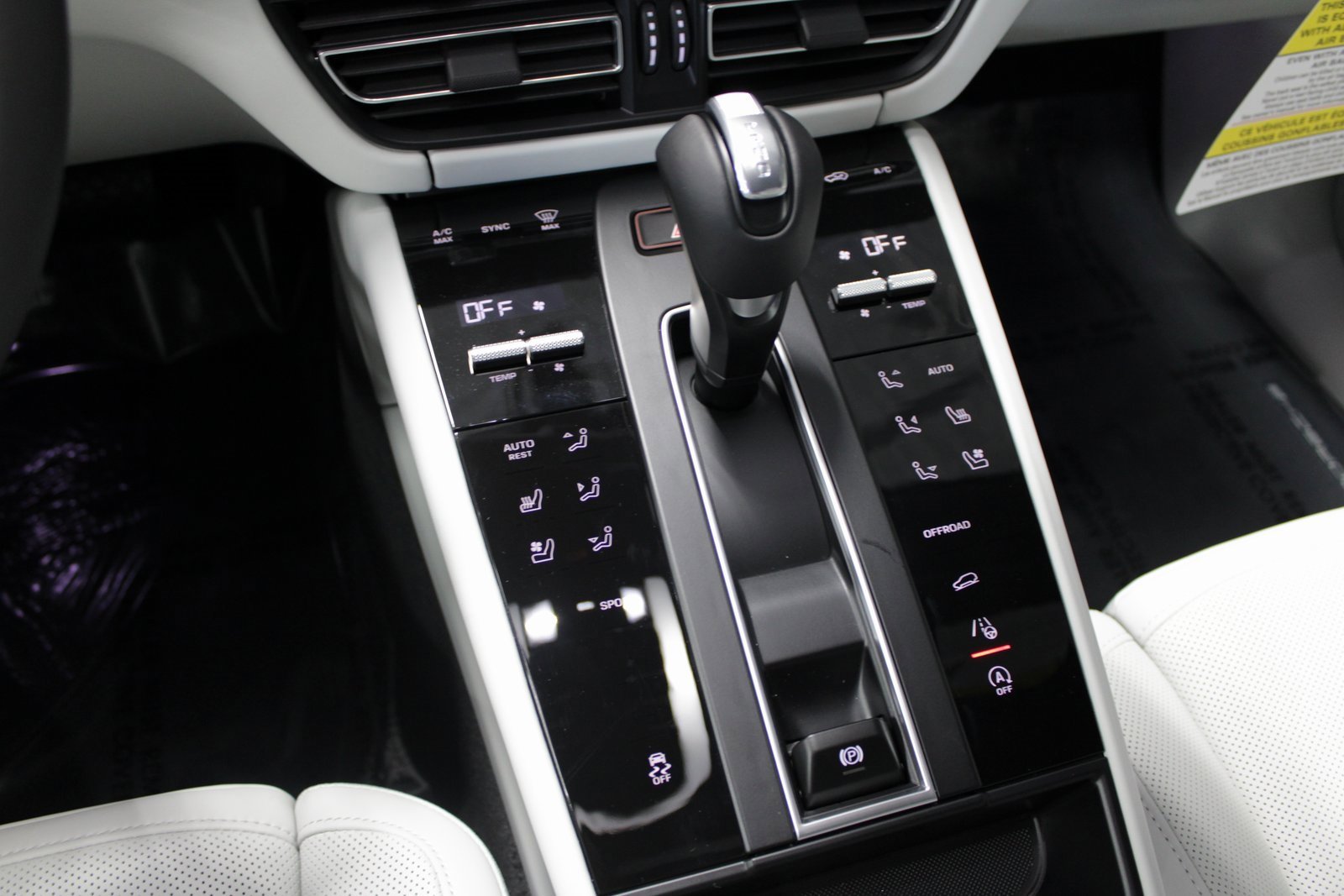 New 2026 Porsche Macan image 32