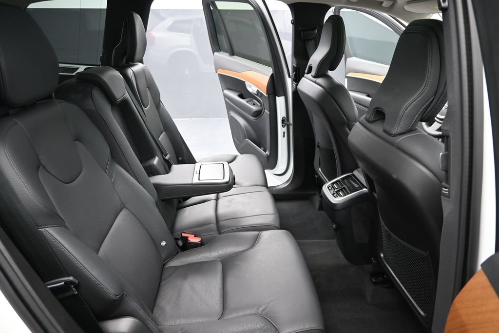 Used 2023 Volvo XC90 B6 Plus AWD/4WD image 22
