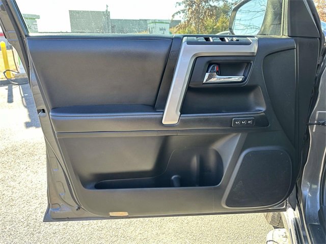 Used 2016 Toyota 4Runner Limited image 15