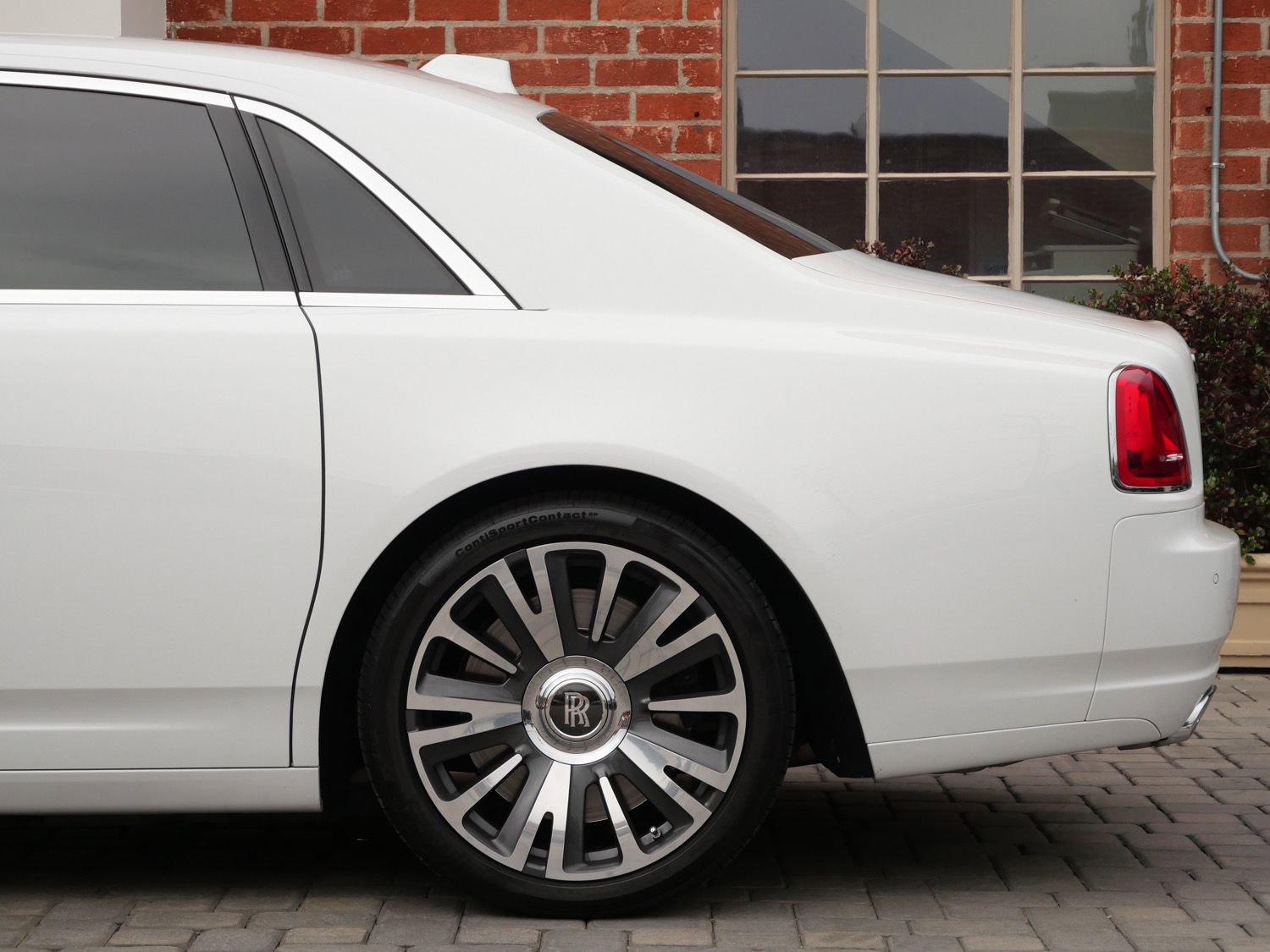 Used 2019 Rolls-Royce Ghost image 25