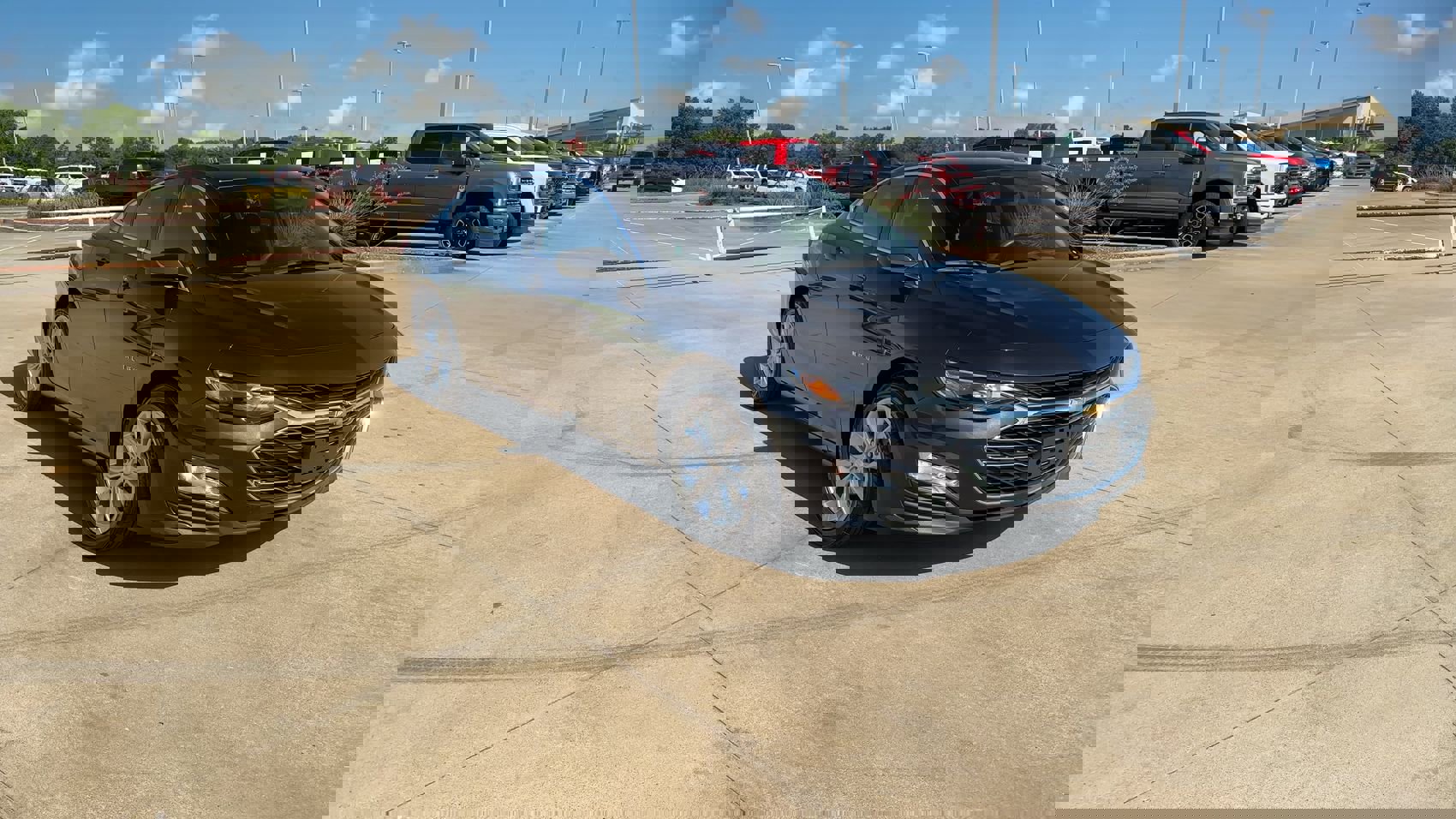 Used 2023 Chevrolet Malibu LT image 2