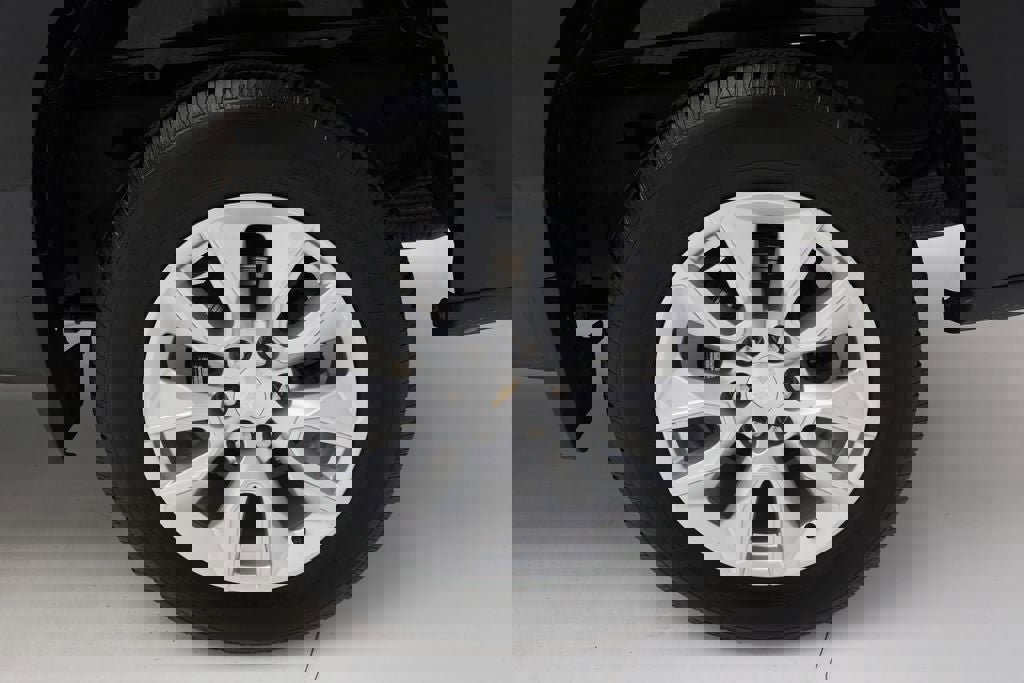 Used 2024 Chevrolet Silverado 1500 Custom AWD/4WD image 14