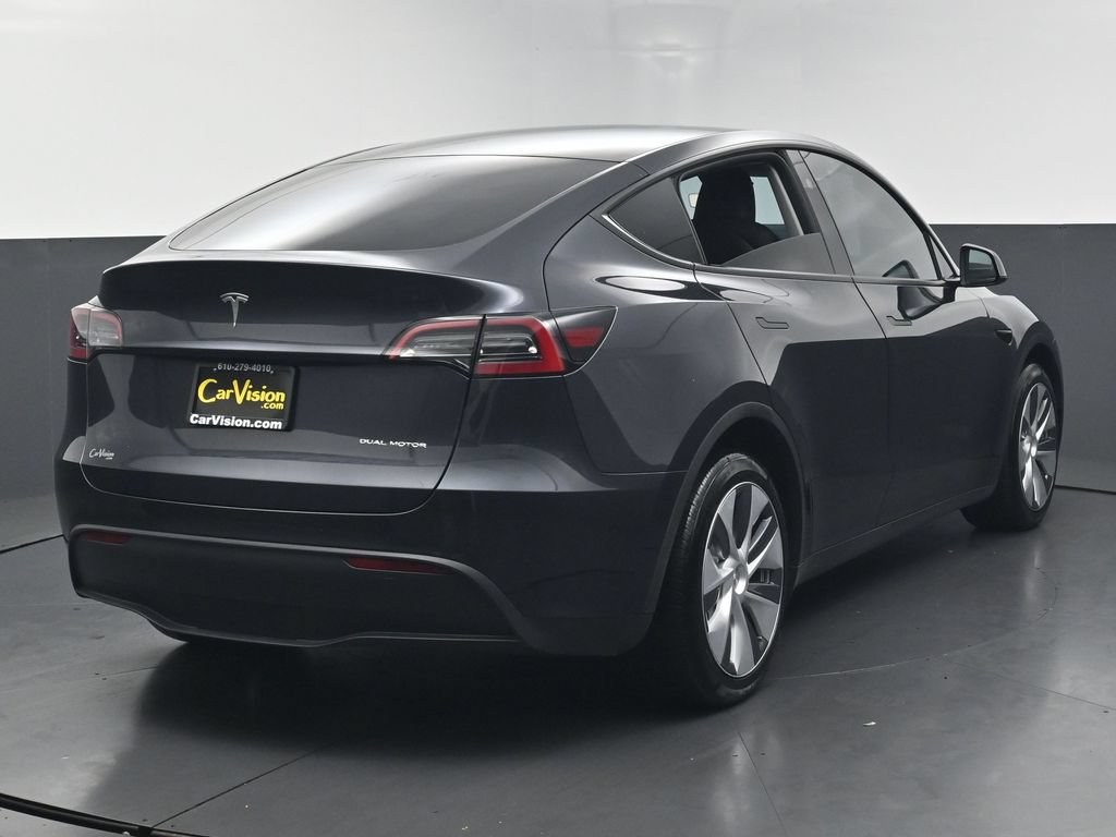 Used 2024 Tesla Model Y Long Range AWD/4WD image 3