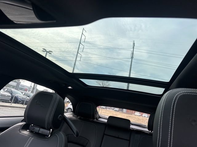 Used 2024 Jaguar F-PACE R-Dynamic S image 15