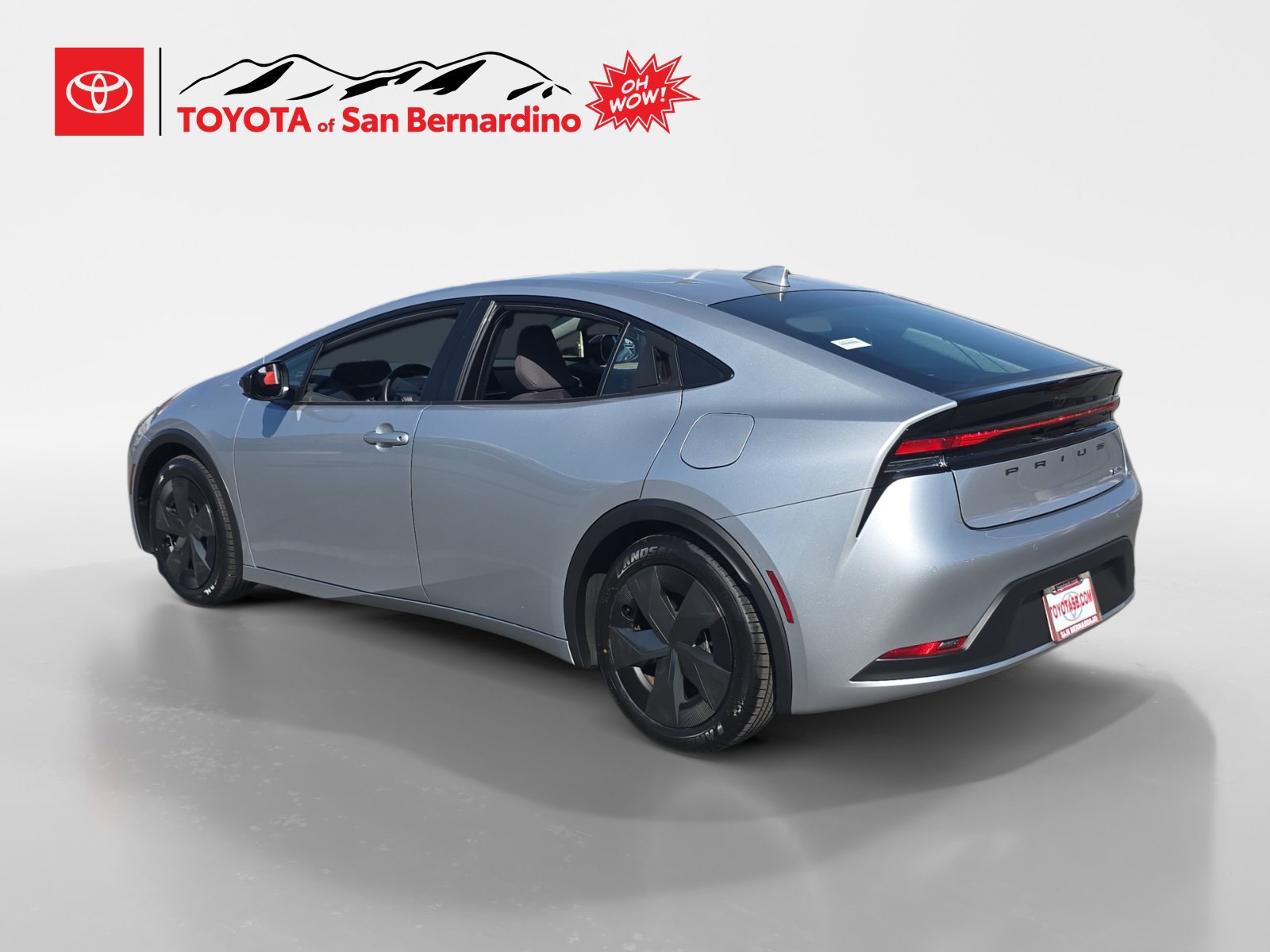 Certified 2025 Toyota Prius LE FWD image 3