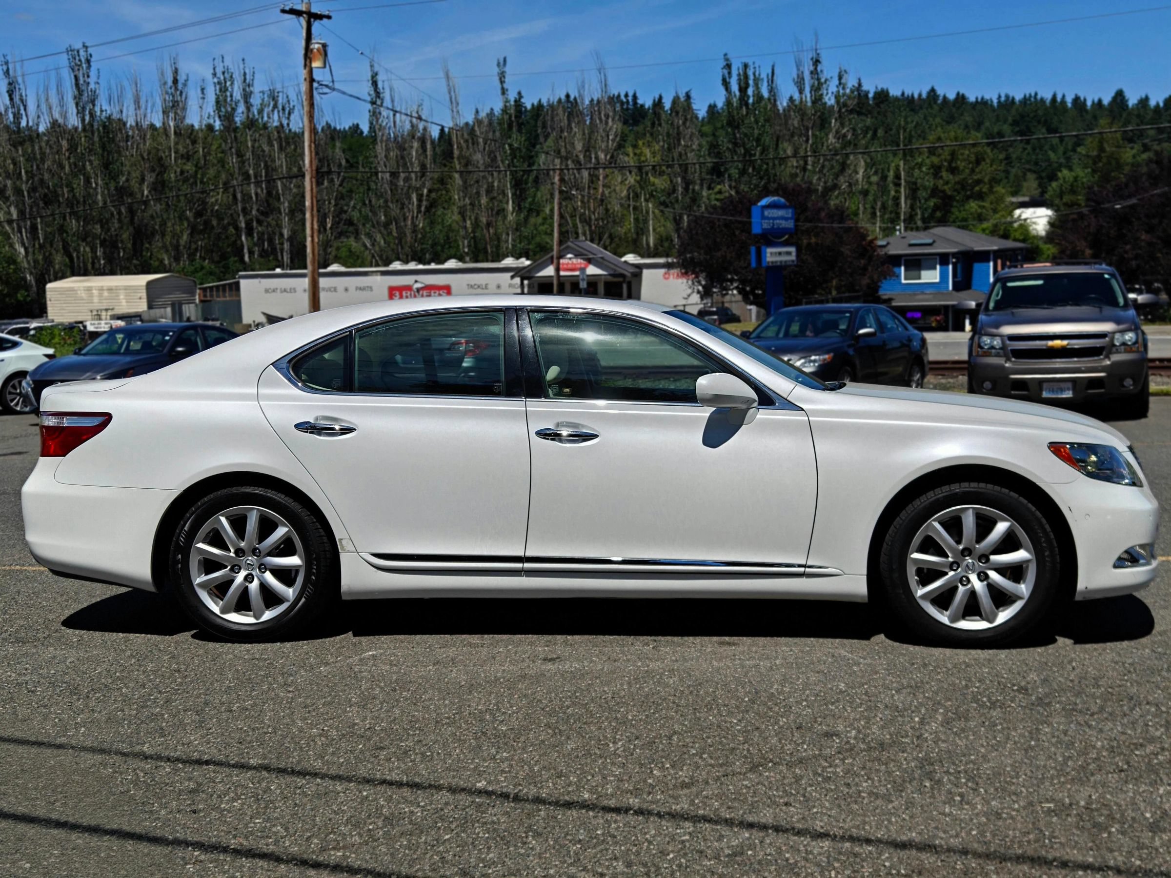 Used 2007 Lexus LS 460 w/ Comfort Pkg RWD image 9