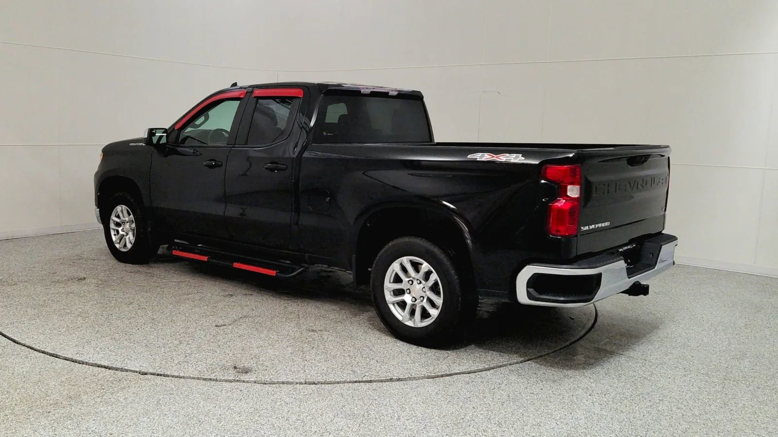 Used 2025 Chevrolet Silverado 1500 LT image 5