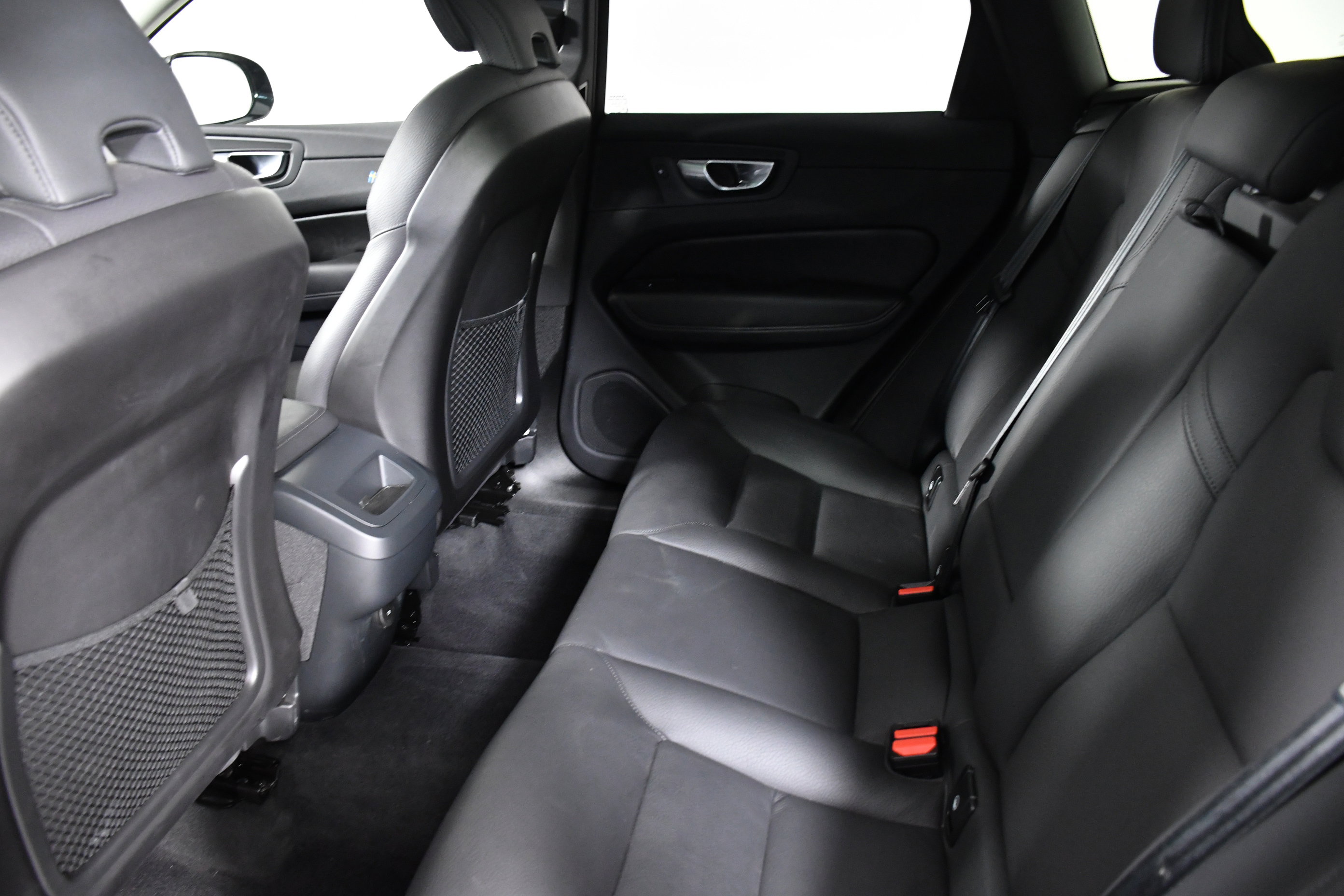 Used 2025 Volvo XC60 B5 Plus image 23