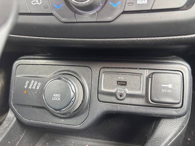 Used 2018 Jeep Renegade Latitude image 27