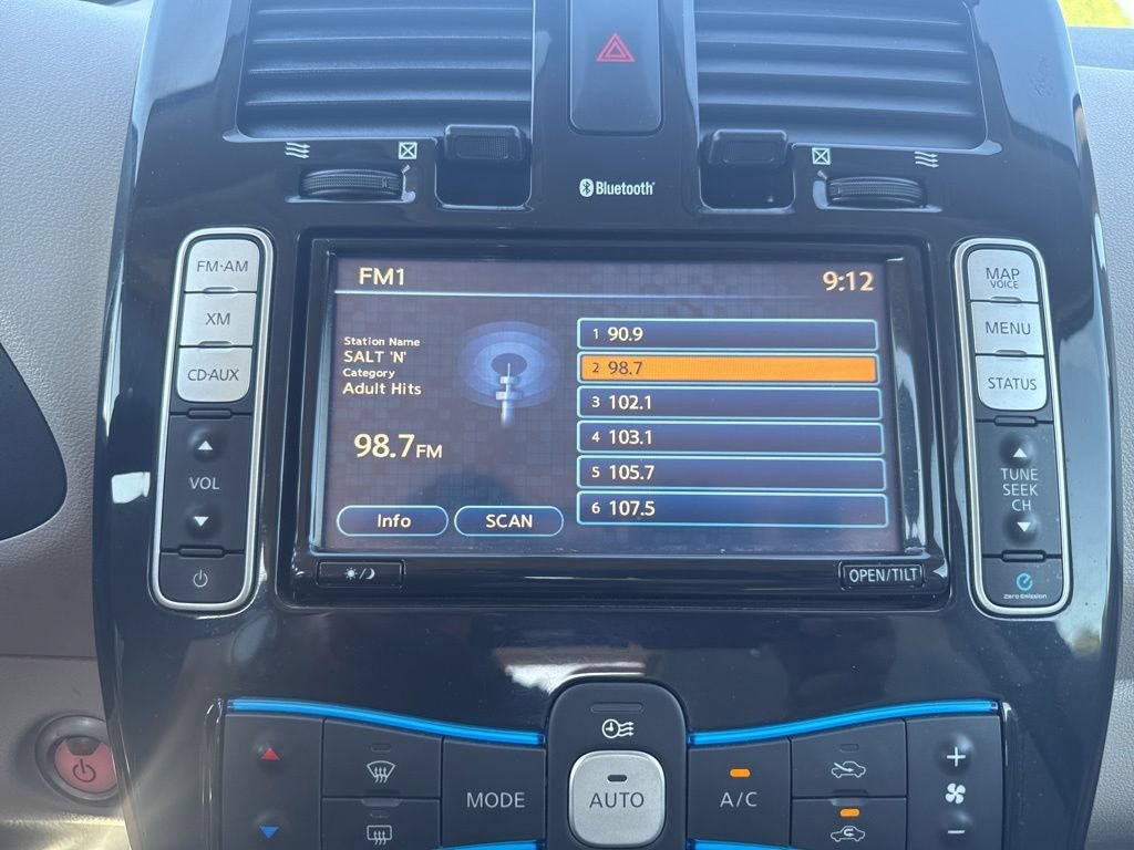 Used 2012 Nissan Leaf SV FWD image 17
