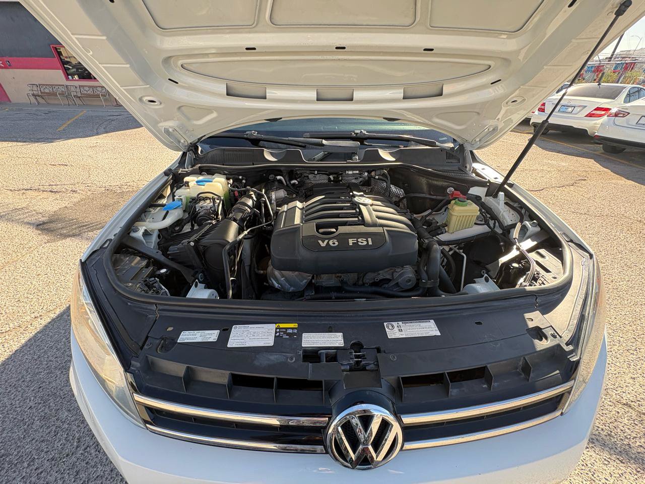 Used 2014 Volkswagen Touareg Sport AWD/4WD image 28