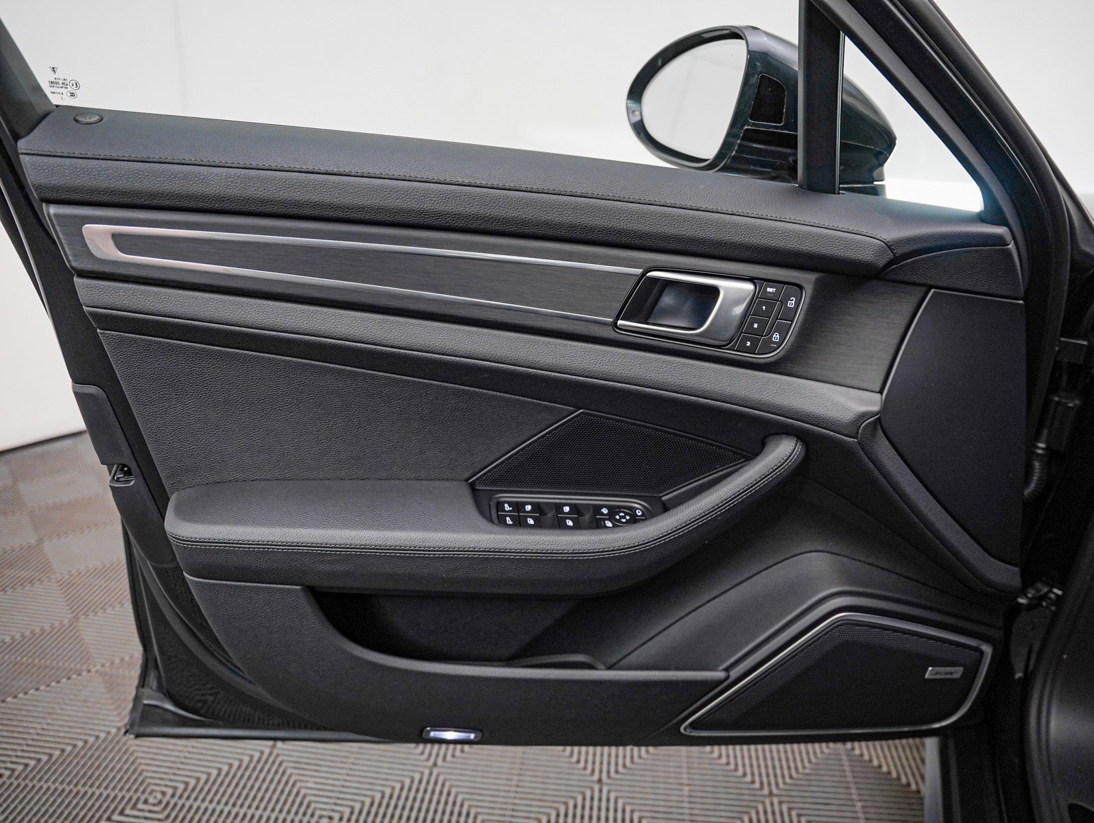 Used 2023 Porsche Panamera 4 Platinum Edition w/ Assistance Package image 27