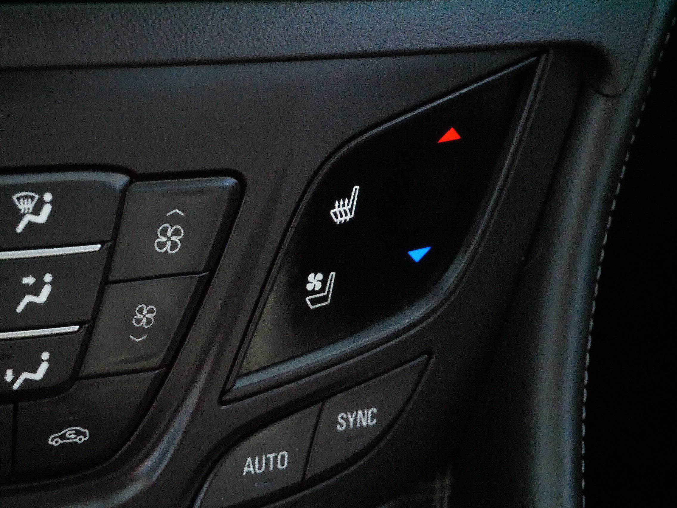 Used 2019 Buick Envision Premium w/ Driver Confidence Package image 27