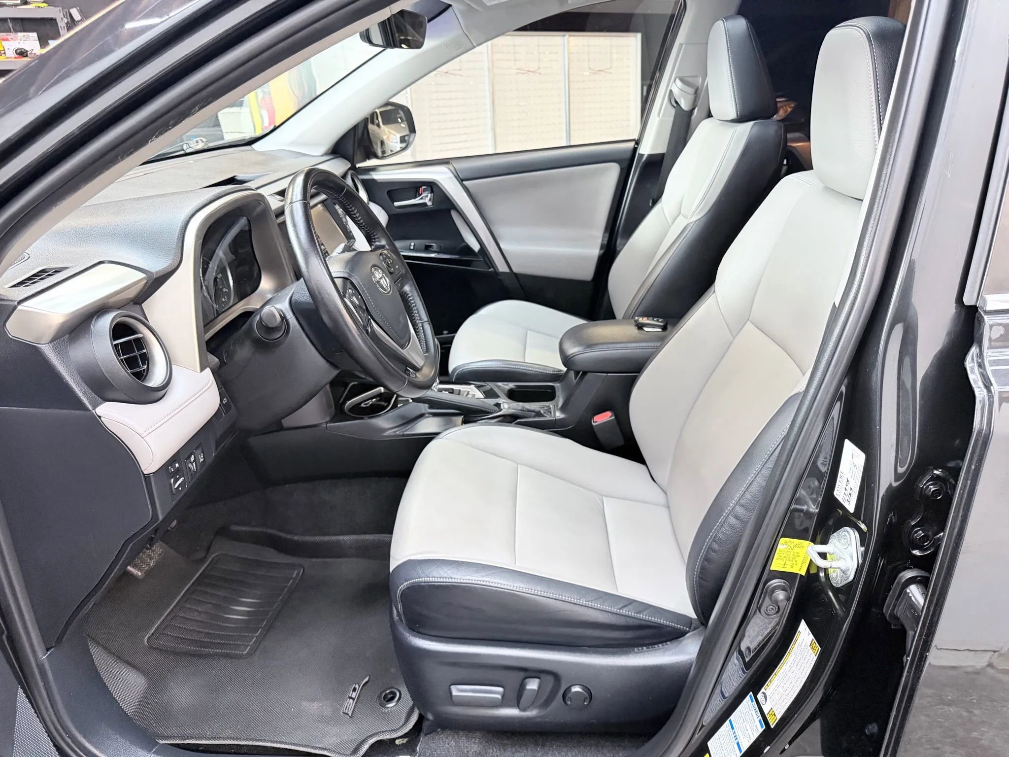 Used 2017 Toyota RAV4 Limited AWD/4WD image 11