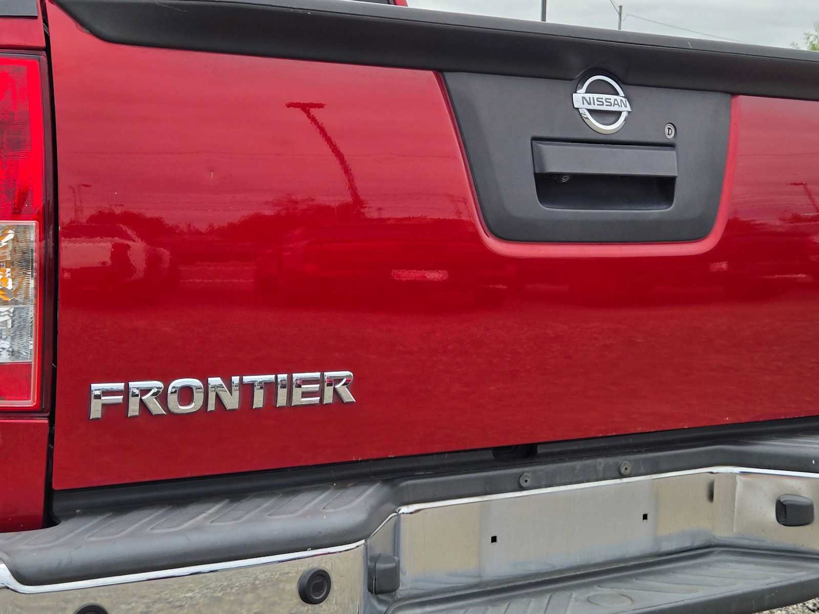 Used 2015 Nissan Frontier SV w/ SV Value Truck Package AWD/4WD image 15