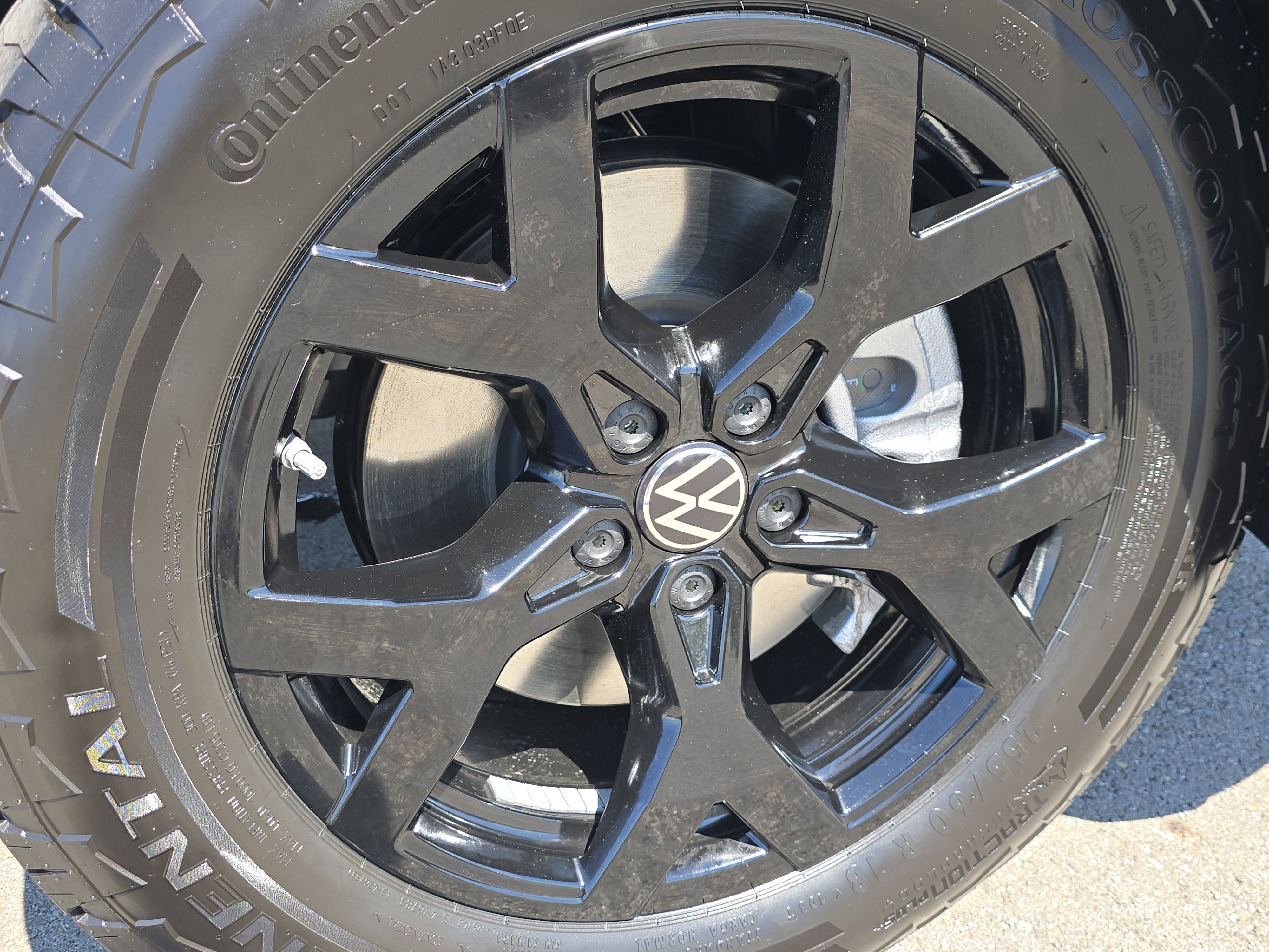 New 2025 Volkswagen Atlas Peak Edition SE image 18