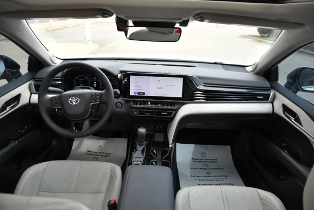 Used 2025 Toyota Camry XLE image 10