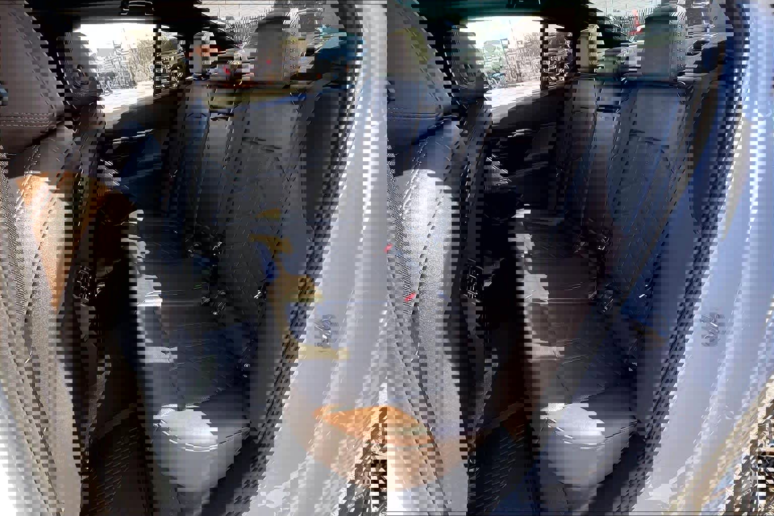 Used 2026 BMW 550e xDrive w/ Premium Package image 17