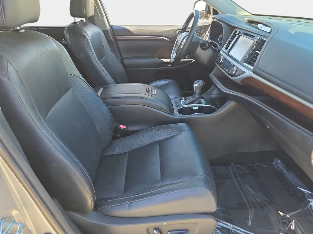 Used 2014 Toyota Highlander Limited Platinum FWD image 12